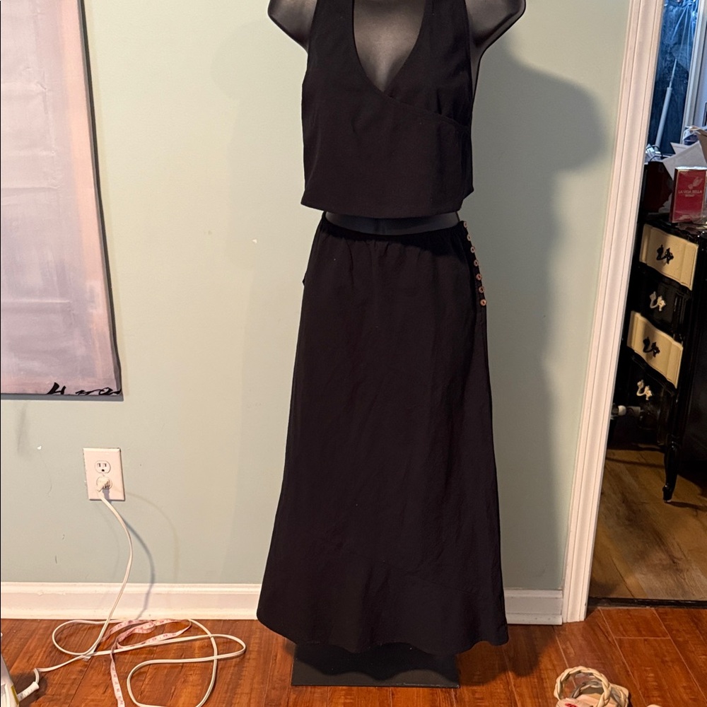 PRE-OWNED FREE PEOPLE Black  Button-Detail Skirt w/matching halter top.